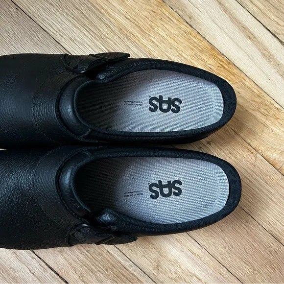 NWOB SAS Women's Clog-Slip Resistant Black slip ons 9.5