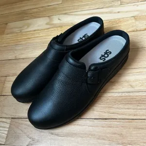 NWOB SAS Women's Clog-Slip Resistant Black slip ons 9.5