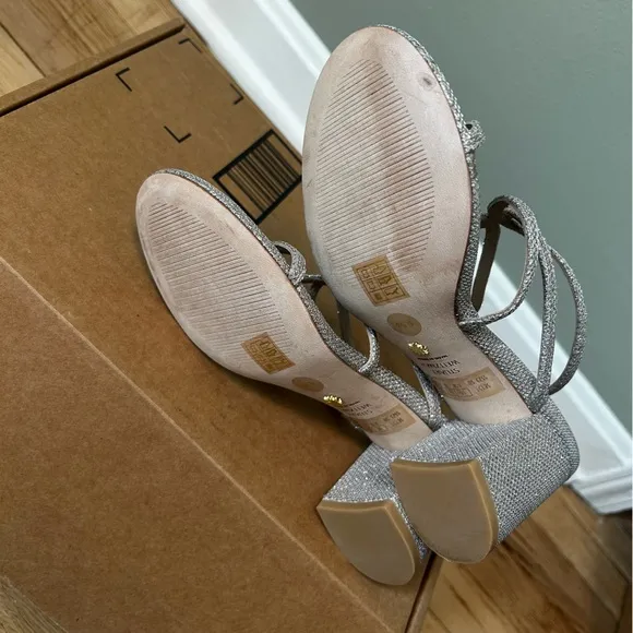 NWOB Stuart weitzman barelythere 75 block sandle poudre silver heels size 6.5B