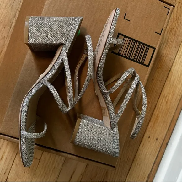 NWOB Stuart weitzman barelythere 75 block sandle poudre silver heels size 6.5B