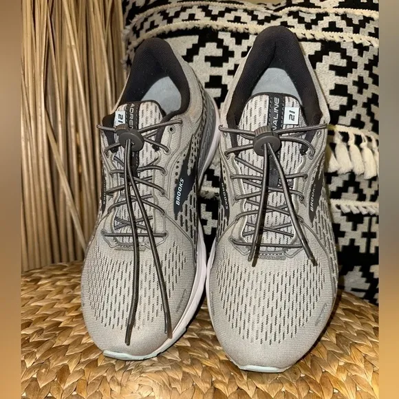 NWOB Women’s BROOKS ADRENALINE GTS 21:SZ 10 (2E) RUNNING SHOES