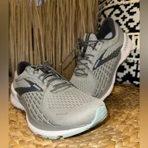 NWOB Women’s BROOKS ADRENALINE GTS 21:SZ 10 (2E) RUNNING SHOES