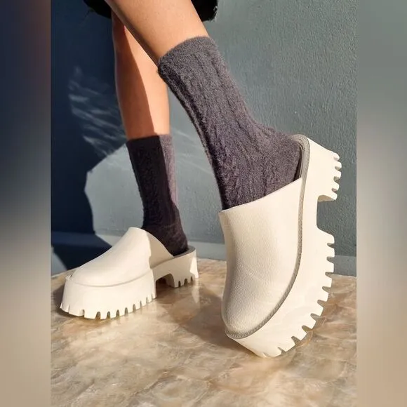 NWOB Jeffrey Campbell Clogge Rubber Platform Clogs in Sea Salt/Beige size 7