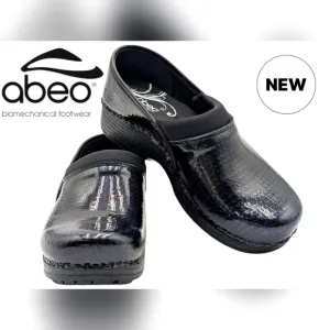 NWOT ABEO Biosystem Ellie Black Patent Leather Clogs Slip Resistant - Size 6.5 N