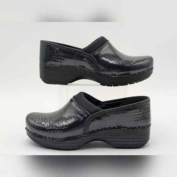 NWOT ABEO Biosystem Ellie Black Patent Leather Clogs Slip Resistant - Size 6.5 N