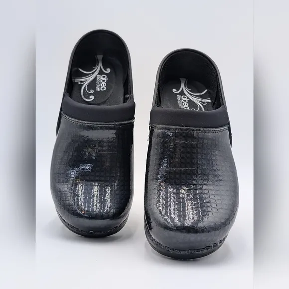 NWOT ABEO Biosystem Ellie Black Patent Leather Clogs Slip Resistant - Size 6.5 N