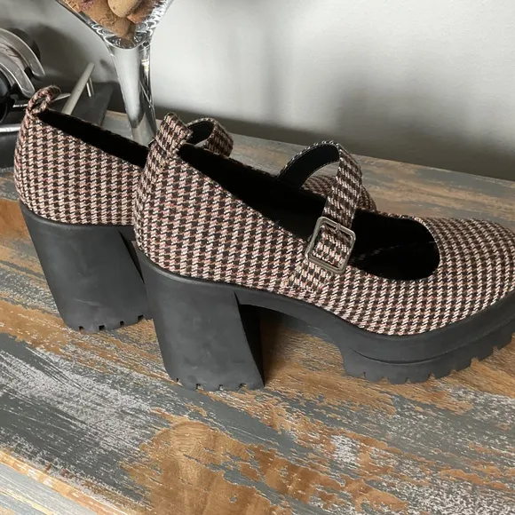 NWOT Adorable block heel houndstooth heels by Steve Madden