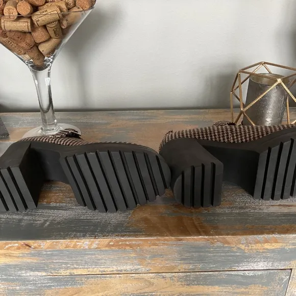NWOT Adorable block heel houndstooth heels by Steve Madden