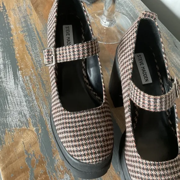 NWOT Adorable block heel houndstooth heels by Steve Madden