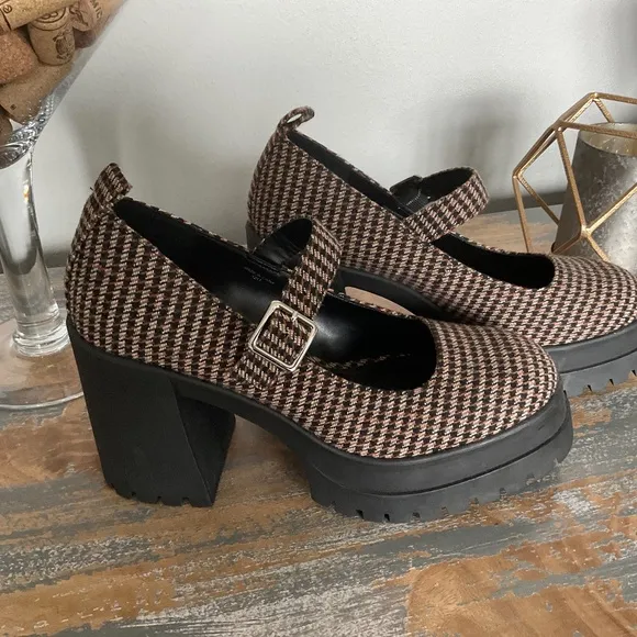 NWOT Adorable block heel houndstooth heels by Steve Madden