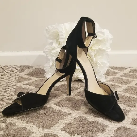 NWOT Audrey brooke black suede strappy heels