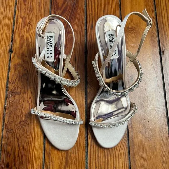 NWOT Badgley Mischka Natasha Soft Nude Light Pink Pearl Crystal Block Heels 8