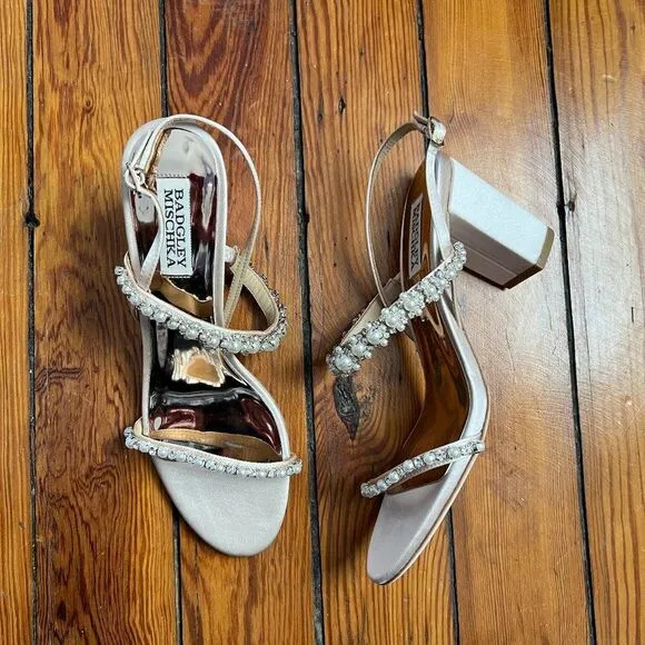 NWOT Badgley Mischka Natasha Soft Nude Light Pink Pearl Crystal Block Heels 8