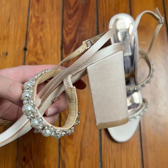 NWOT Badgley Mischka Natasha Soft Nude Light Pink Pearl Crystal Block Heels 8