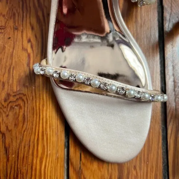 NWOT Badgley Mischka Natasha Soft Nude Light Pink Pearl Crystal Block Heels 8