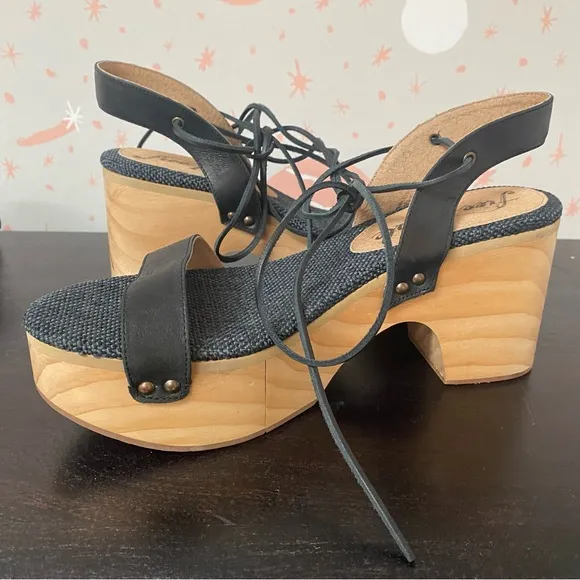 NWOT Free People Block Sandal Heels size 8
