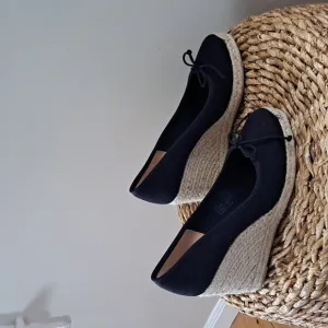 NWOT J.CREW Womens Classic Black Canvas Espadrille 3.25&quot; Wedge Heels‎ Size 8