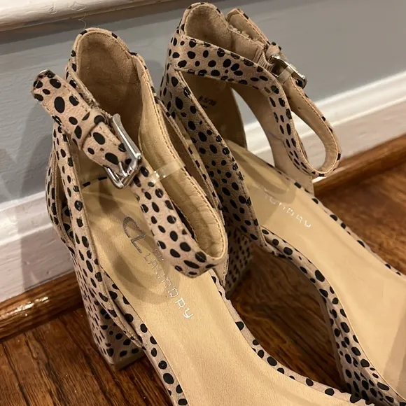 NWOT LEOPARD OPEN TOE SANDAL HEELS - SIZE 8.5