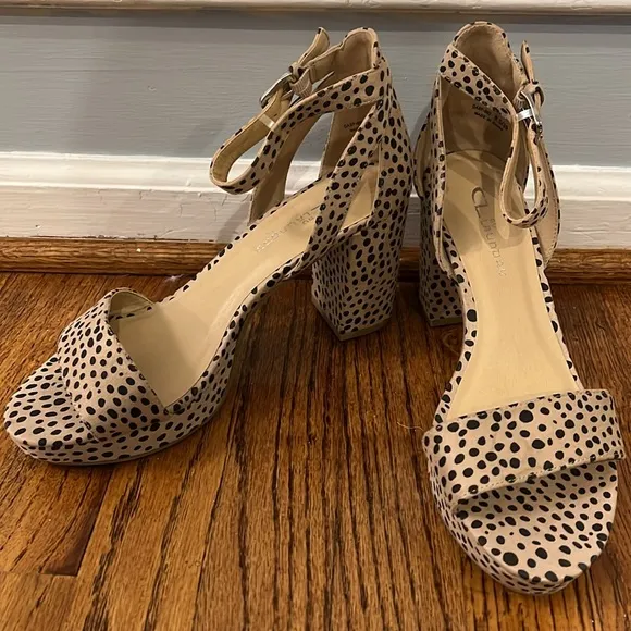 NWOT LEOPARD OPEN TOE SANDAL HEELS - SIZE 8.5