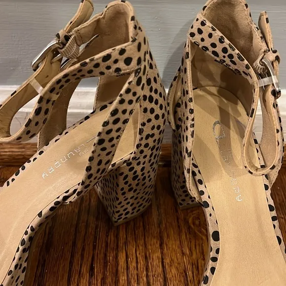 NWOT LEOPARD OPEN TOE SANDAL HEELS - SIZE 8.5