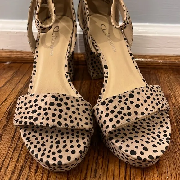 NWOT LEOPARD OPEN TOE SANDAL HEELS - SIZE 8.5
