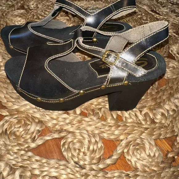 NWOT Sbicca Vintage Collection Leather Open Toe Chunky Black Heels, Size 10‎