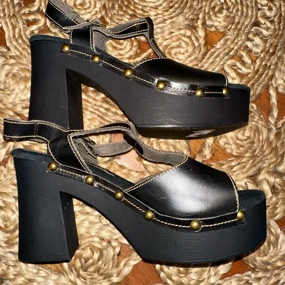 NWOT Sbicca Vintage Collection Leather Open Toe Chunky Black Heels, Size 10‎