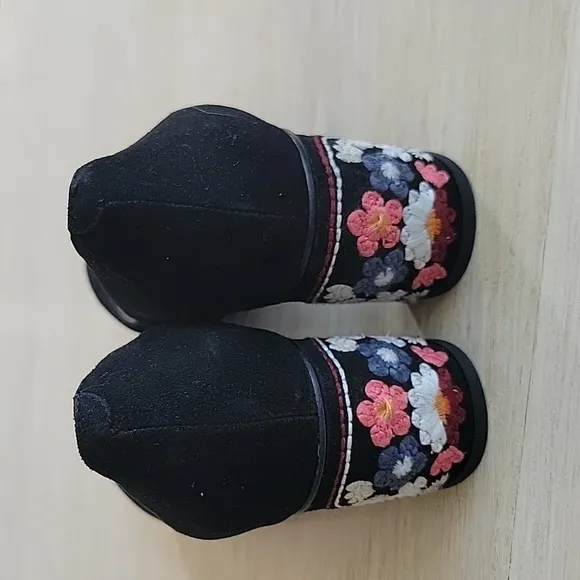 NWOT See by Chloe Black Suede Embroidered Block Heels
