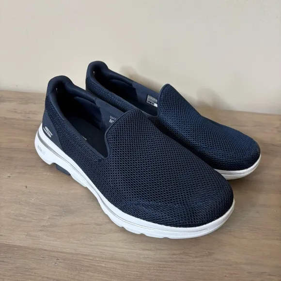 NWOT SKECHERS Performance Go Walk 5 15901 Navy Blue Slip On Size 9.5