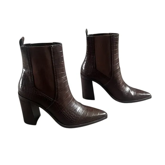 NWOT Steve Madden Akori Brown Crocodile Chelsea Bootie