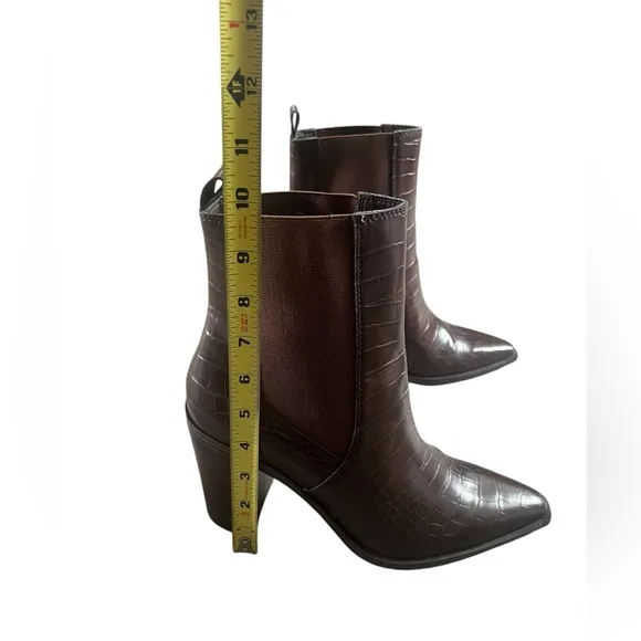 NWOT Steve Madden Akori Brown Crocodile Chelsea Bootie