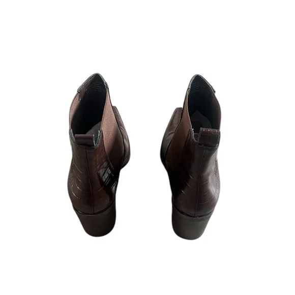 NWOT Steve Madden Akori Brown Crocodile Chelsea Bootie