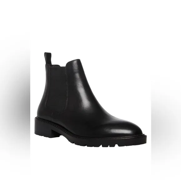 NWOT Steve Madden Women’s Leopold Chelsea Boot