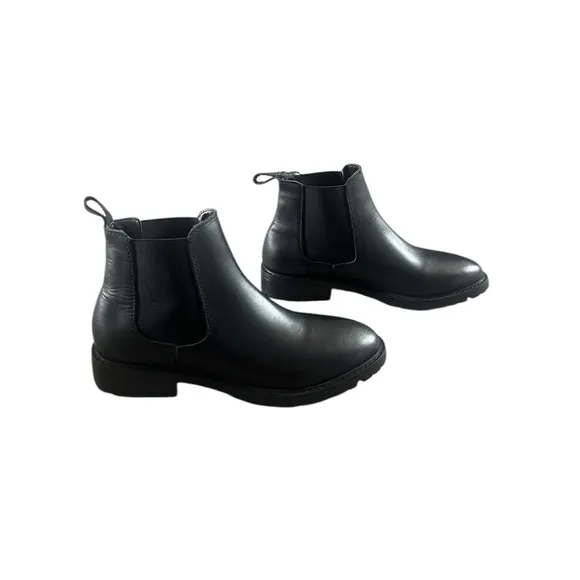 NWOT Steve Madden Women’s Leopold Chelsea Boot