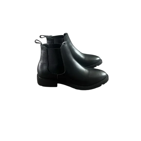 NWOT Steve Madden Women’s Leopold Chelsea Boot