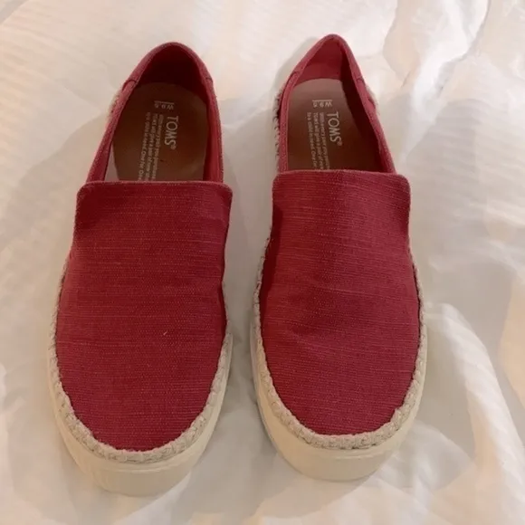 NWOT Toms Canvas Slip on Size 9.5