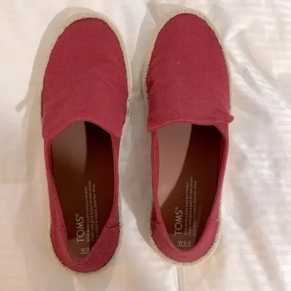 NWOT Toms Canvas Slip on Size 9.5