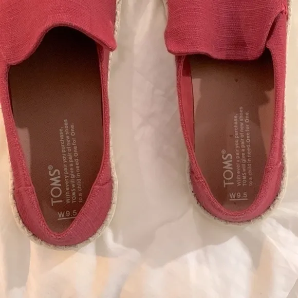 NWOT Toms Canvas Slip on Size 9.5