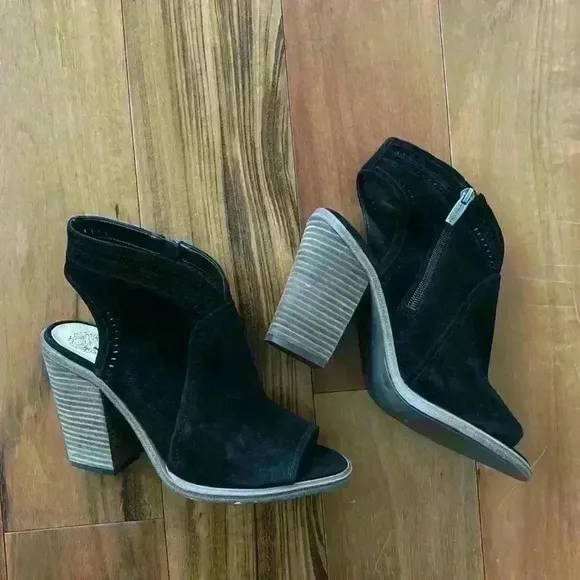 NWOT Vince Camuto heels
