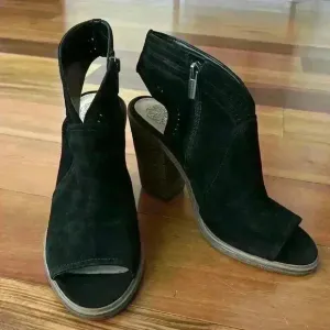 NWOT Vince Camuto heels