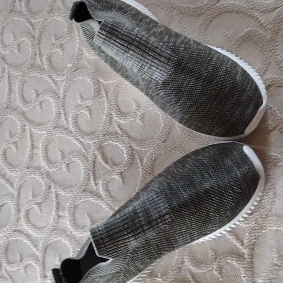 NWOT Women Slip On Shoes