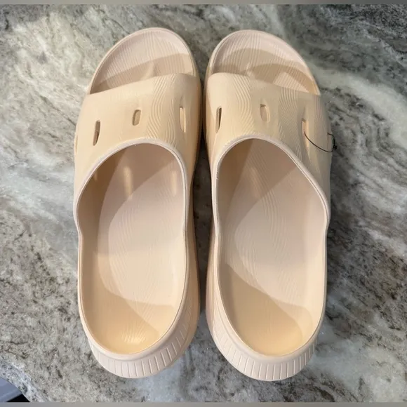 NWOT/NWOB HOKA x Free People Ora Recovery Slide 3 - Shifting Sand - M 9 / W 11