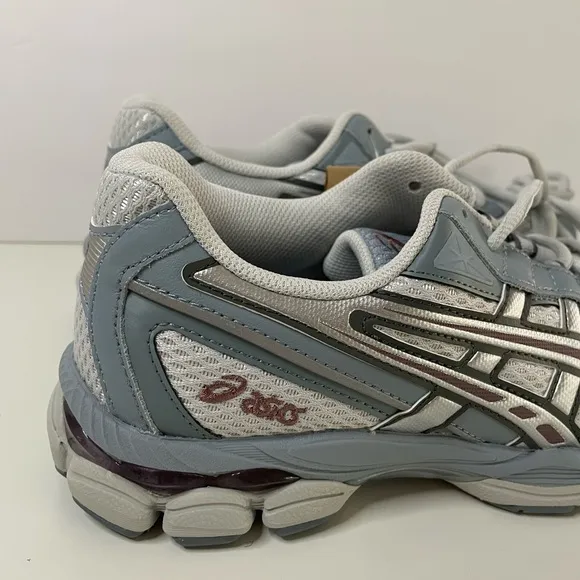 NWT ASICS GEL-NYC 2055 Sneakers Size 6.5 Men’s/ Size 8 Women’s