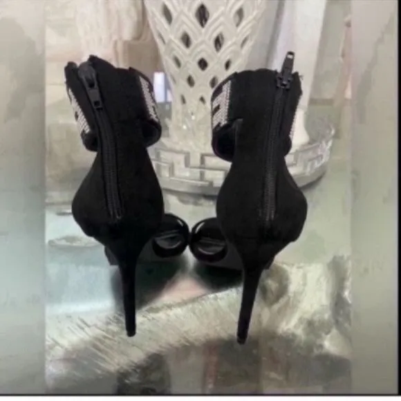 NWT Beautiful Savage Black Peep Toe Heels Size 6