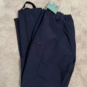 NWT Burlington Xalt Waterproof, Windproof, Breathable Men's Pants size 32-34