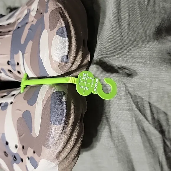 Nwt Crocs Echo Camo Clogs Women's size 8 Men's/ Junior's sz 6