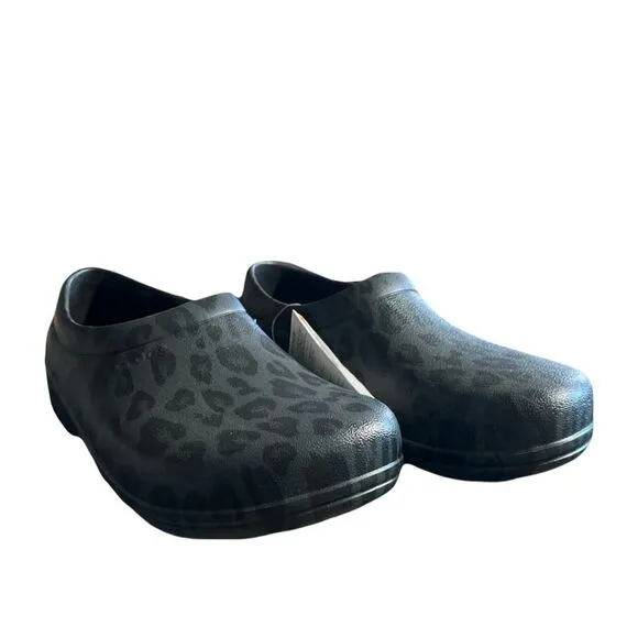 NWT Crocs Neria Pro II Graphic Casual Work Clog Black/Leopard - Slip Resistance