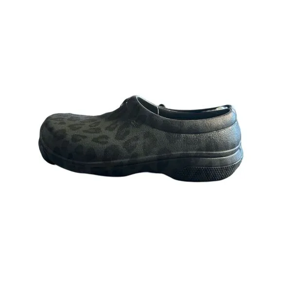 NWT Crocs Neria Pro II Graphic Casual Work Clog Black/Leopard - Slip Resistance