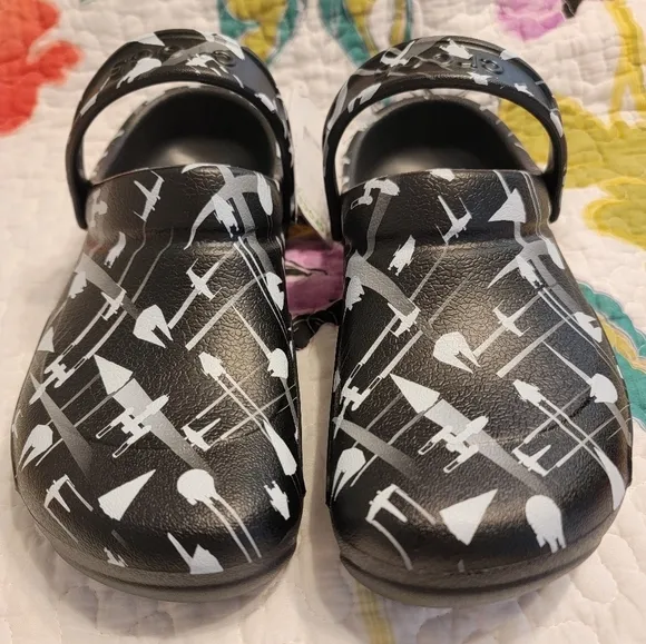 NWT Crocs Star Wars Limited Edition Crocs at Work Bistro Clogs