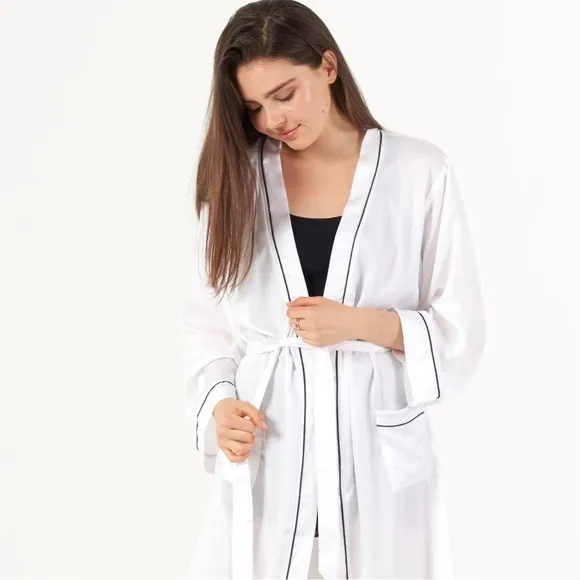 NWT!  Ettitude Sateen Robe in Cloud‎ (white with black piping) Size Large